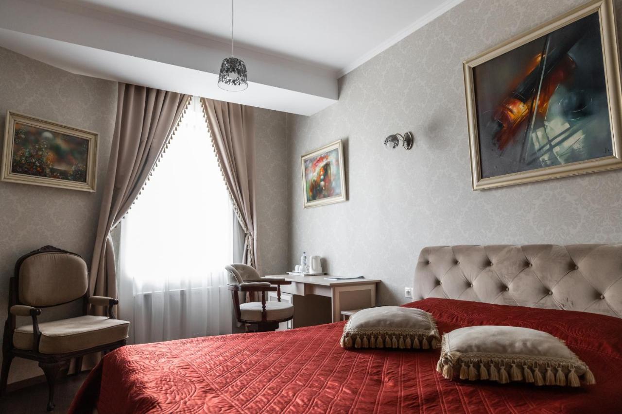 Hotel "Mandarin Clubhouse" Charkiv Esterno foto