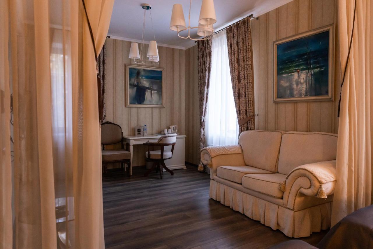 Hotel "Mandarin Clubhouse" Charkiv Esterno foto