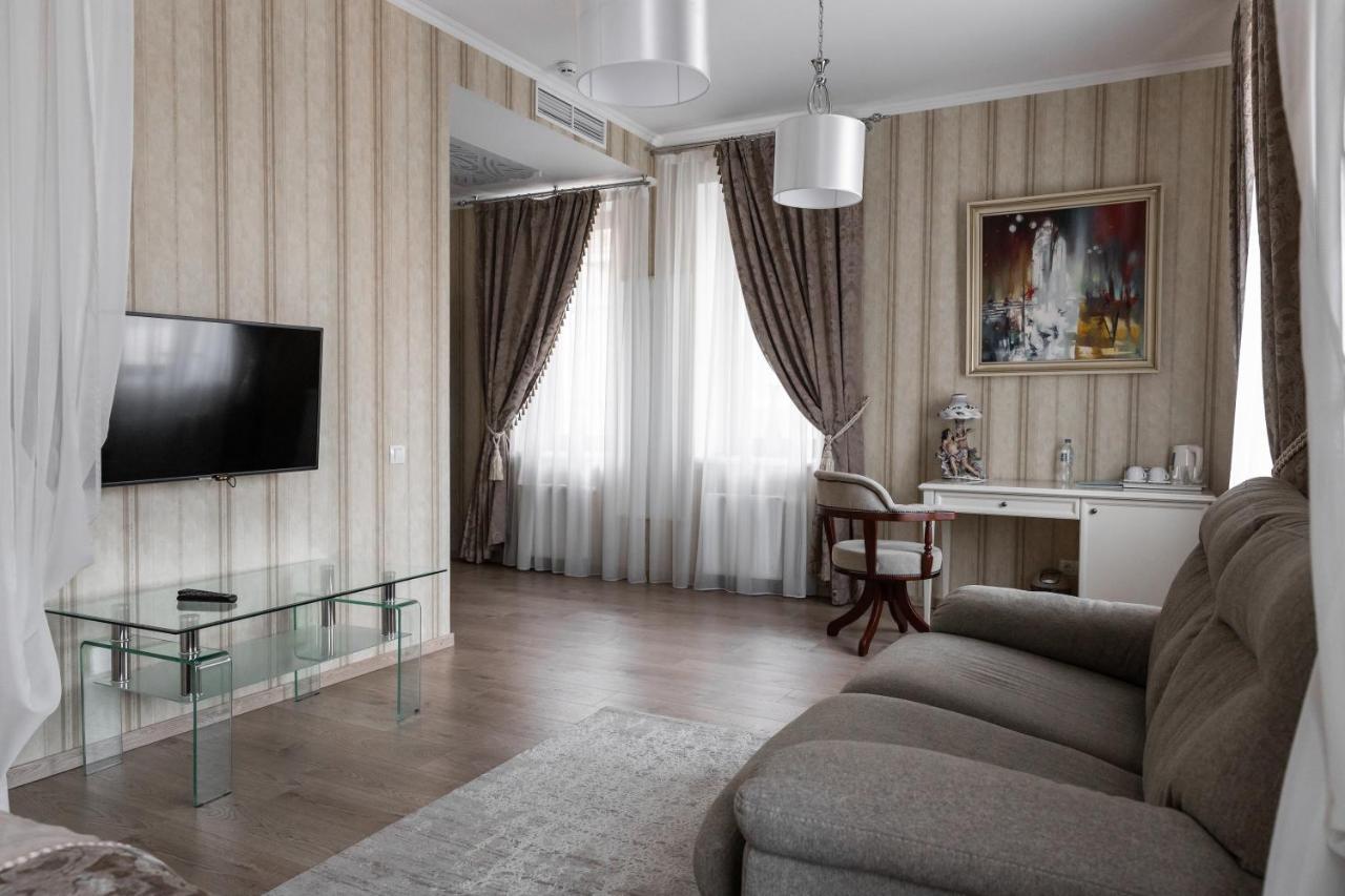 Hotel "Mandarin Clubhouse" Charkiv Esterno foto