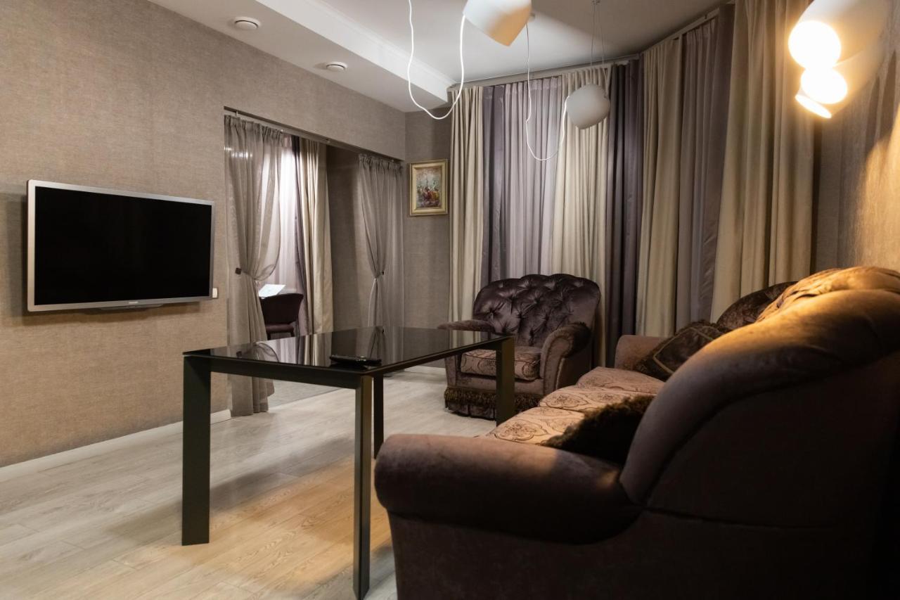 Hotel "Mandarin Clubhouse" Charkiv Esterno foto