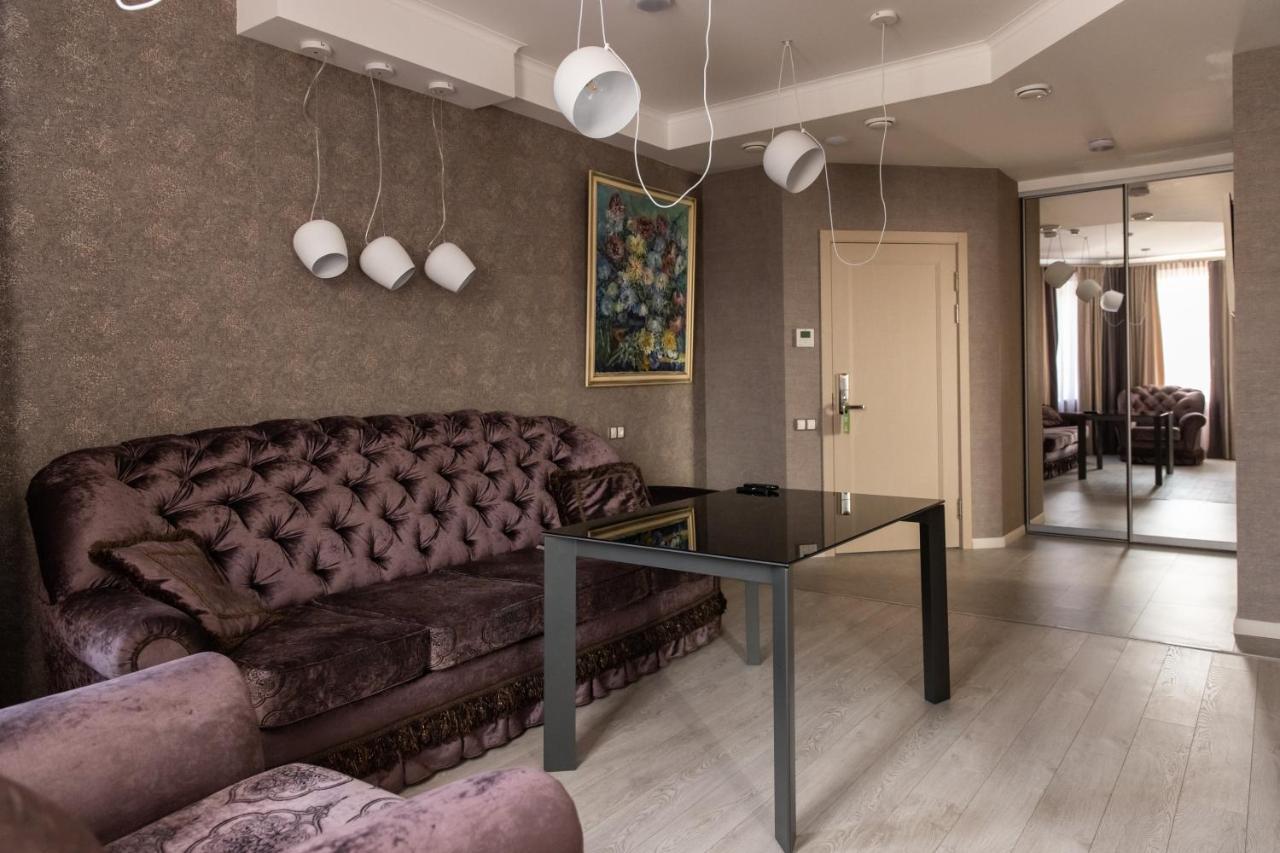 Hotel "Mandarin Clubhouse" Charkiv Esterno foto