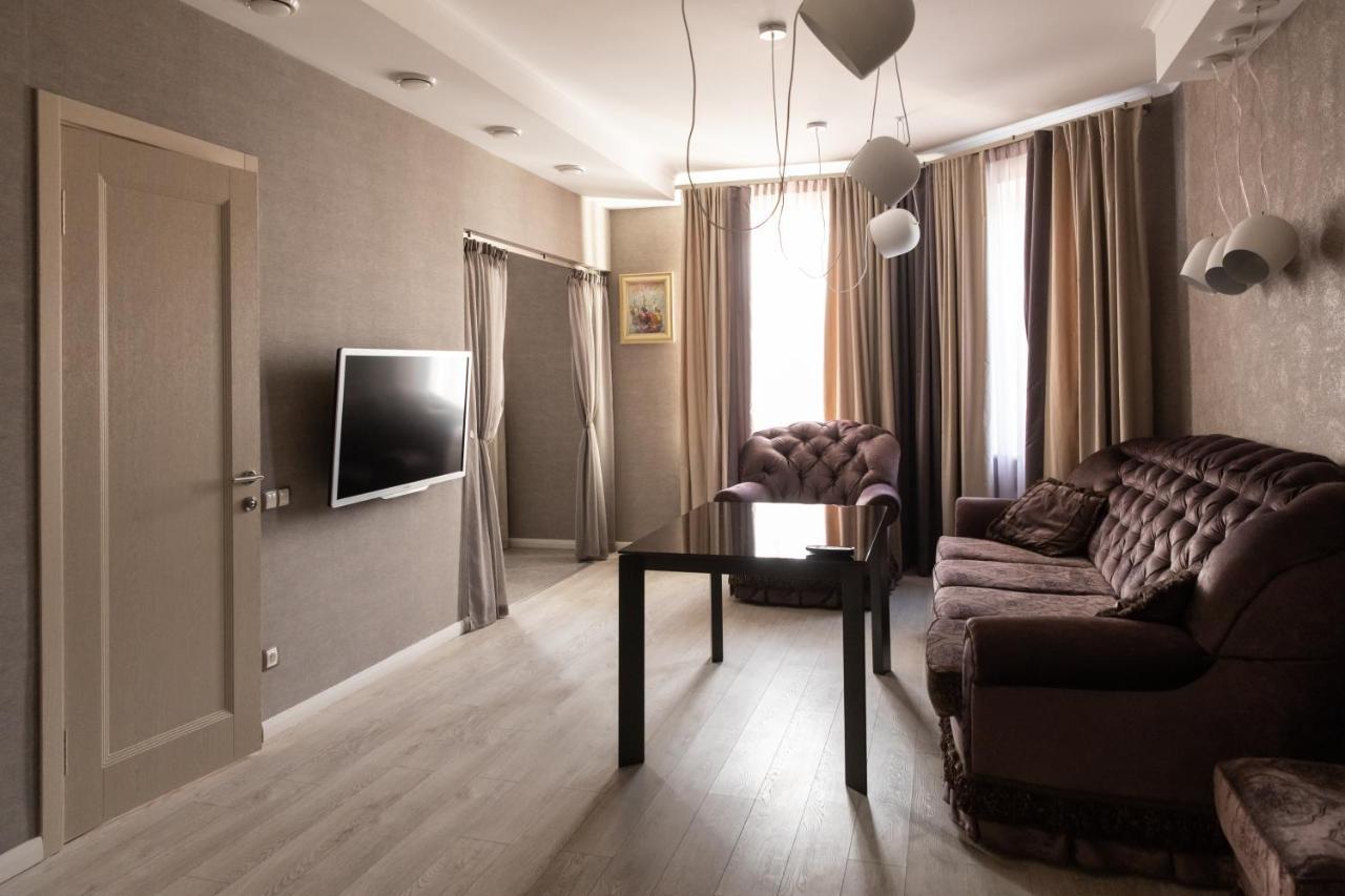 Hotel "Mandarin Clubhouse" Charkiv Esterno foto