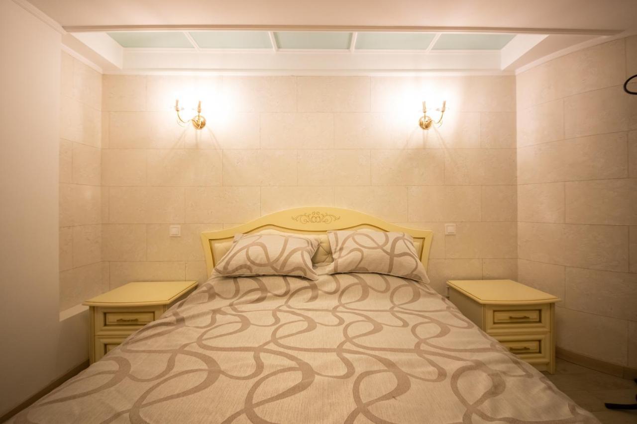 Hotel "Mandarin Clubhouse" Charkiv Esterno foto