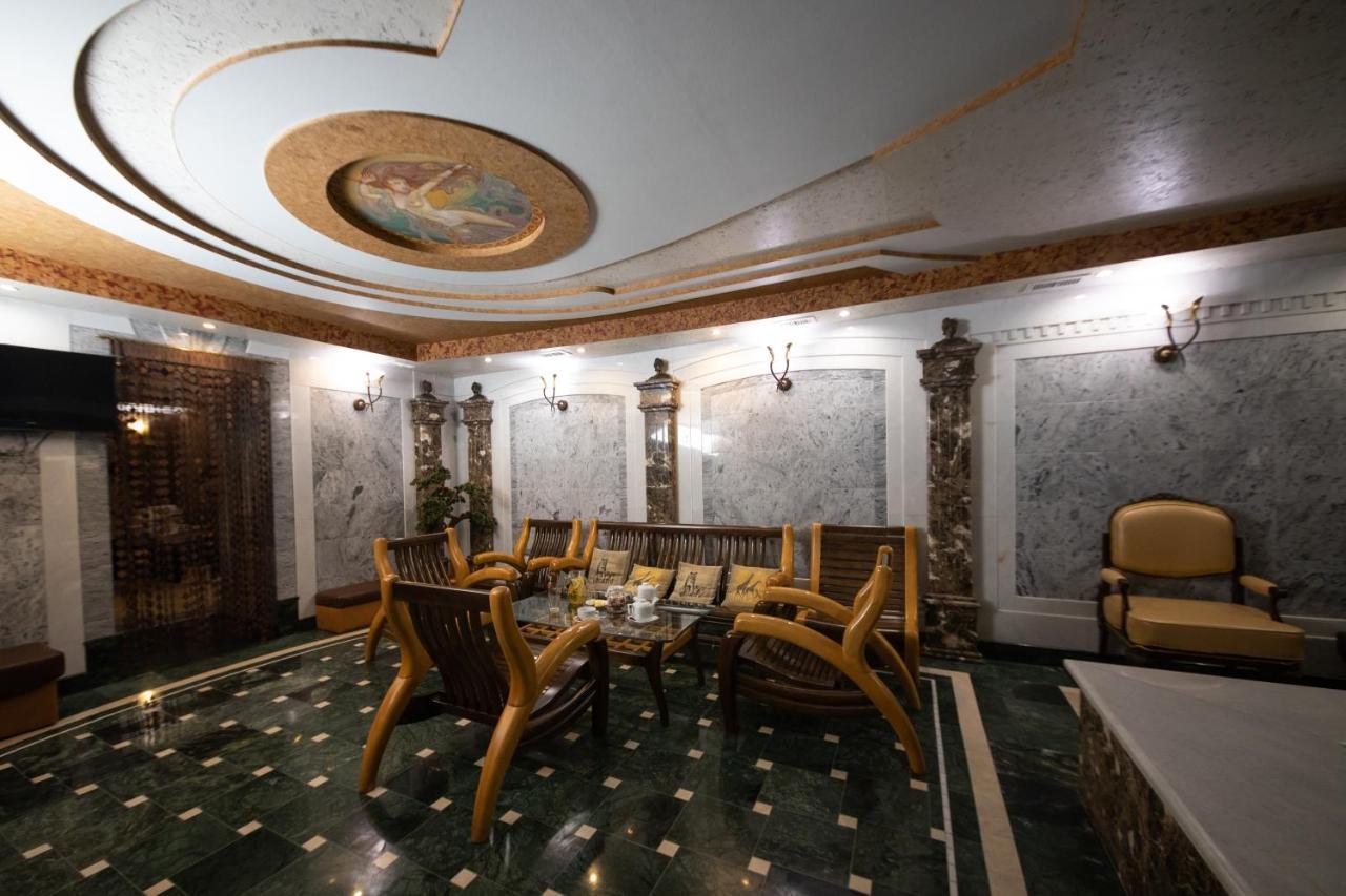 Hotel "Mandarin Clubhouse" Charkiv Esterno foto