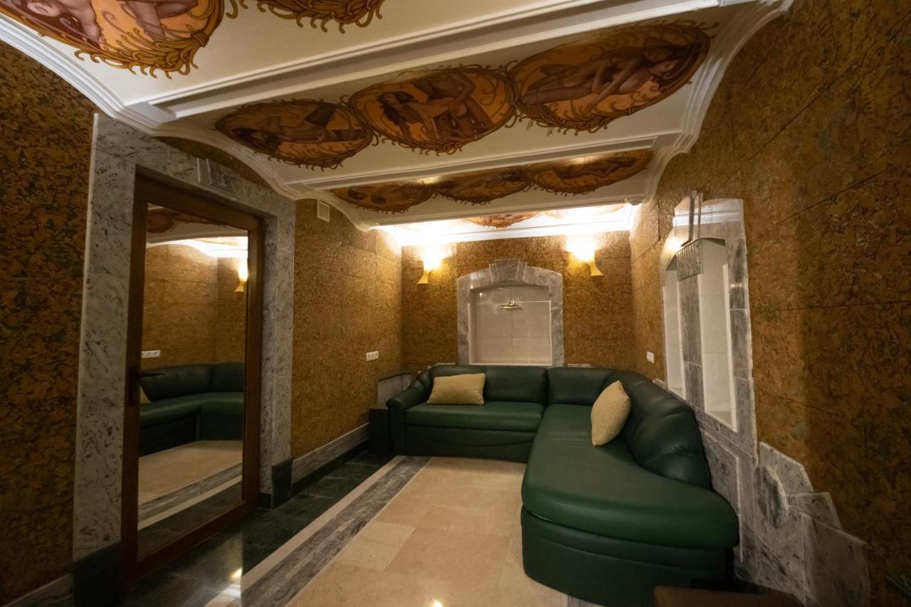 Hotel "Mandarin Clubhouse" Charkiv Esterno foto