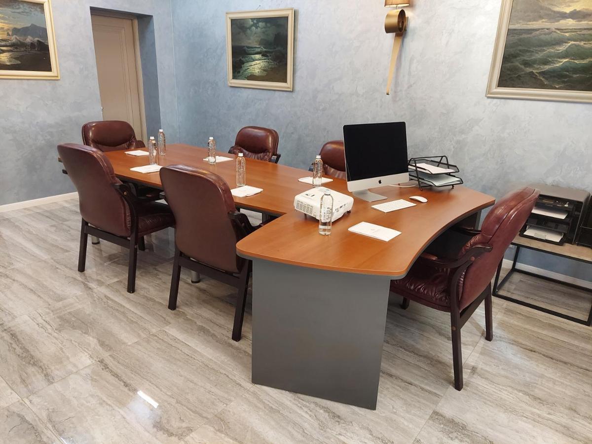 Hotel "Mandarin Clubhouse" Charkiv Esterno foto