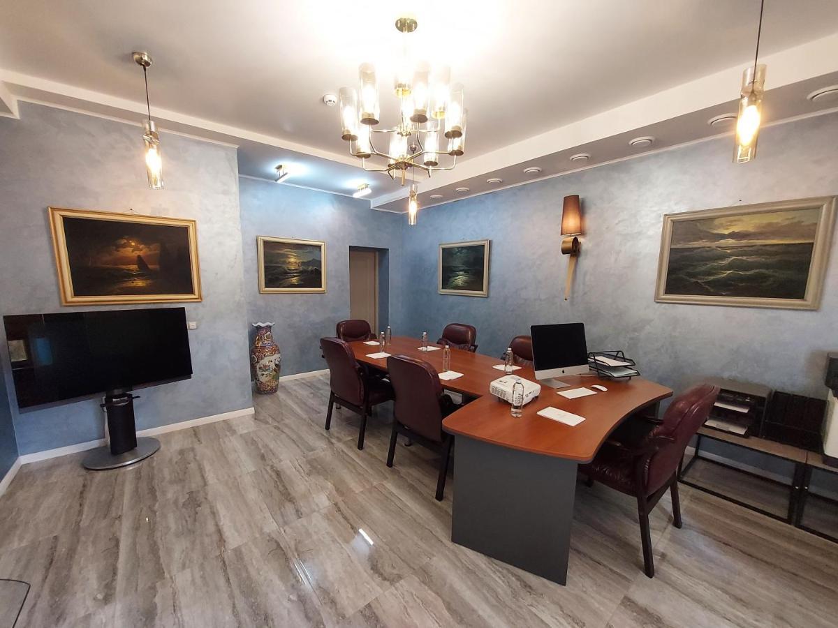 Hotel "Mandarin Clubhouse" Charkiv Esterno foto