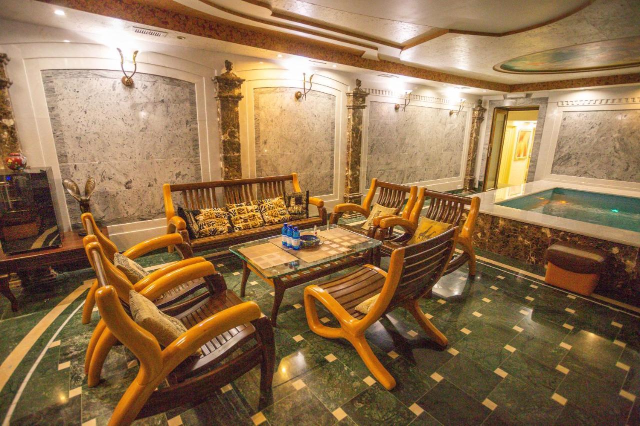 Hotel "Mandarin Clubhouse" Charkiv Esterno foto